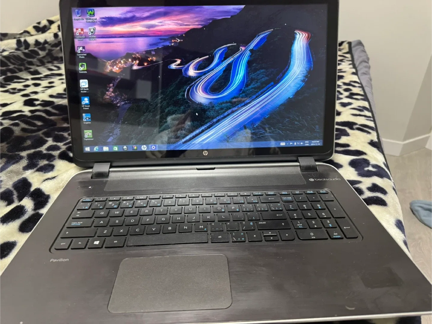 HP pavilion 17 laptop image indicator(3)