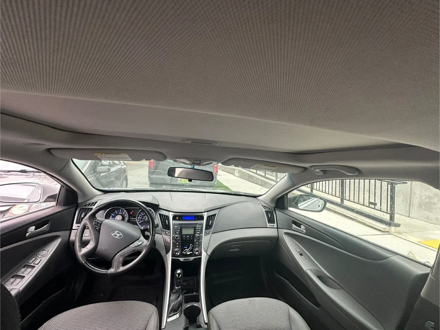 Hyundai Sonata - Silver Sedan image indicator(4)