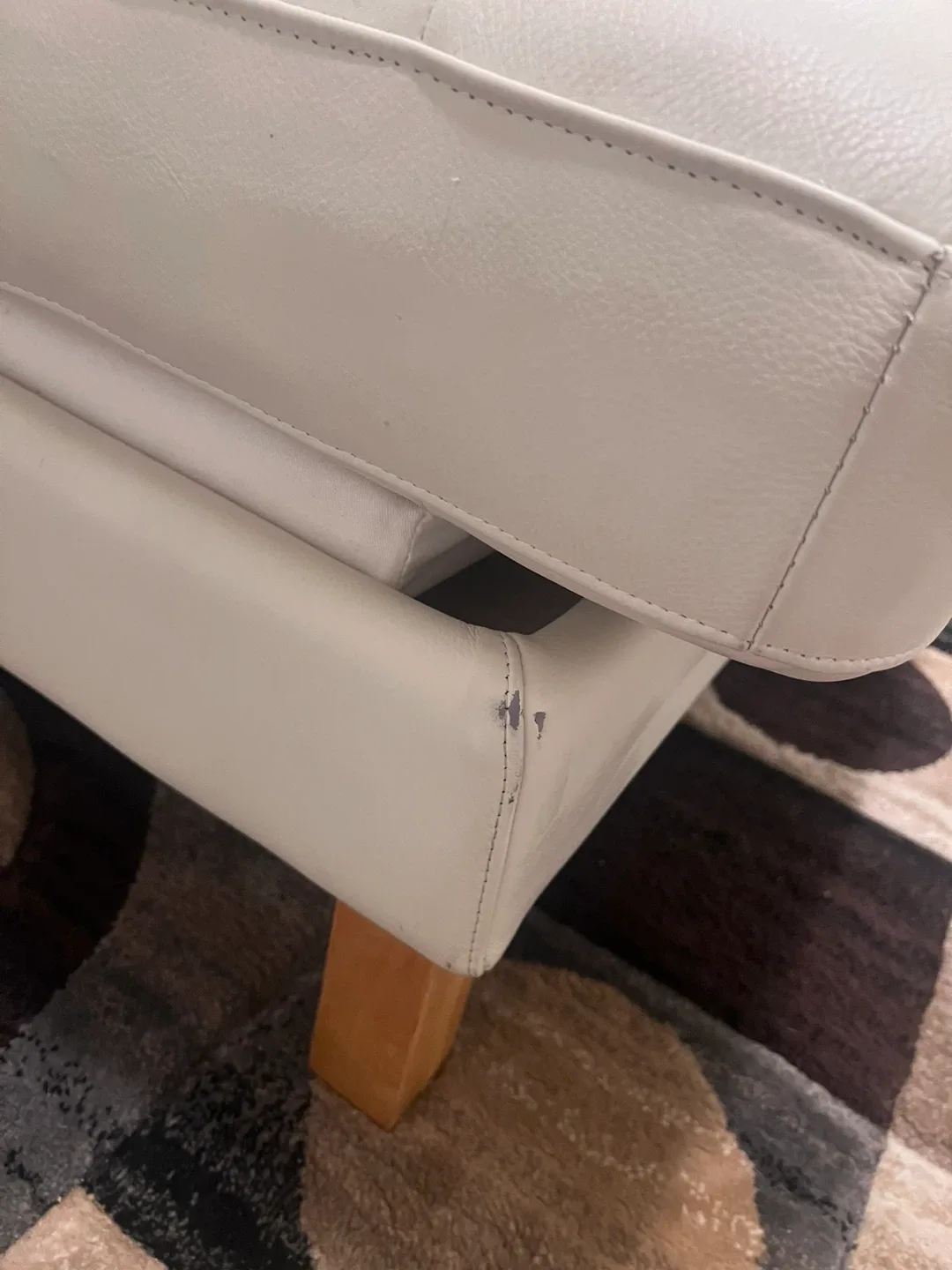 White Leather Sectional Sofa with Chaise image indicator(8)