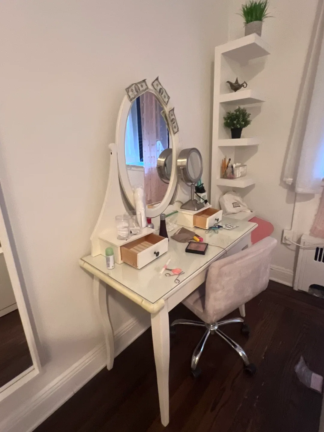 Vanity table with mirror and chair image indicator(6)