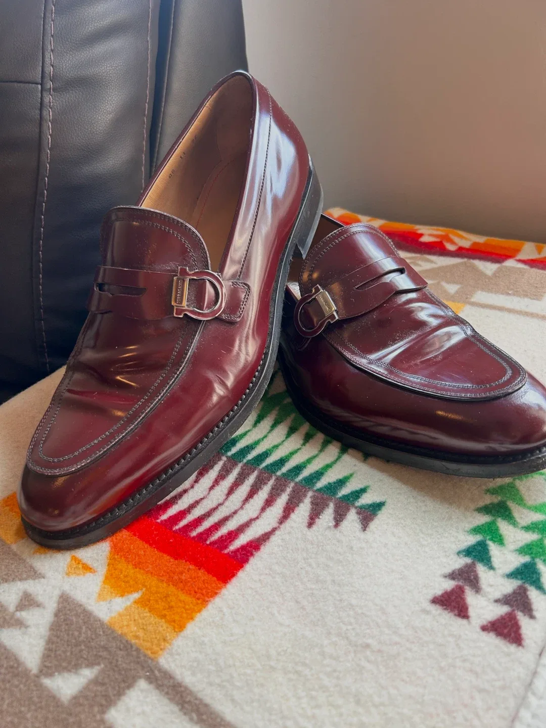 Salvatore Ferragamo Burgundy Patent Leather Loafers Size 11.5 image indicator(2)