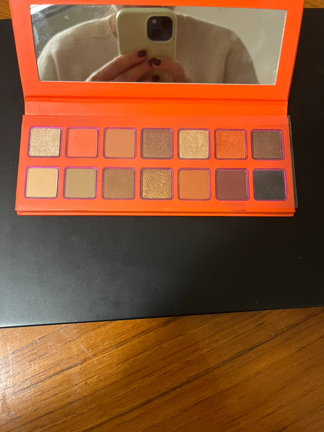 Kylie Jenner Pressed Powder Palette - photo 2