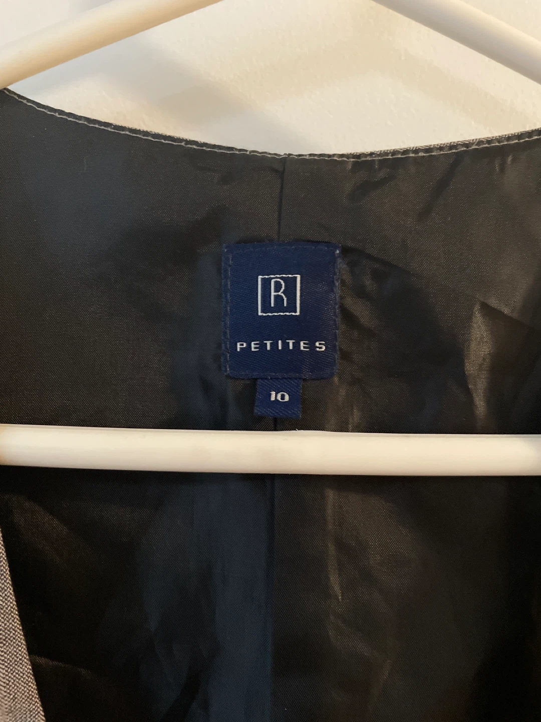 Reitmans Petites Vest - Size 10 like new - photo 2