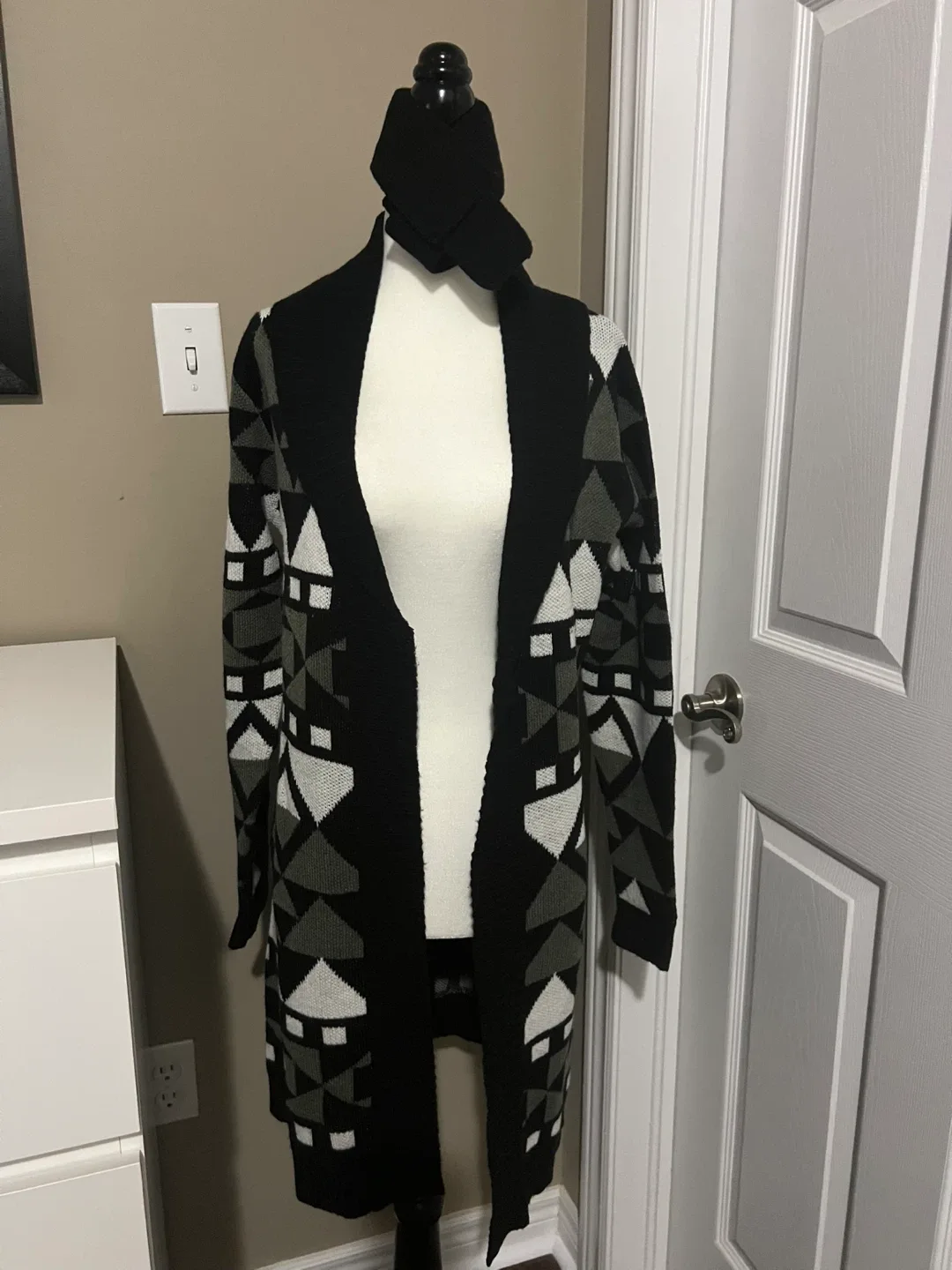 Geometric Pattern Cardigan - Black, White, Olive Green image indicator(5)