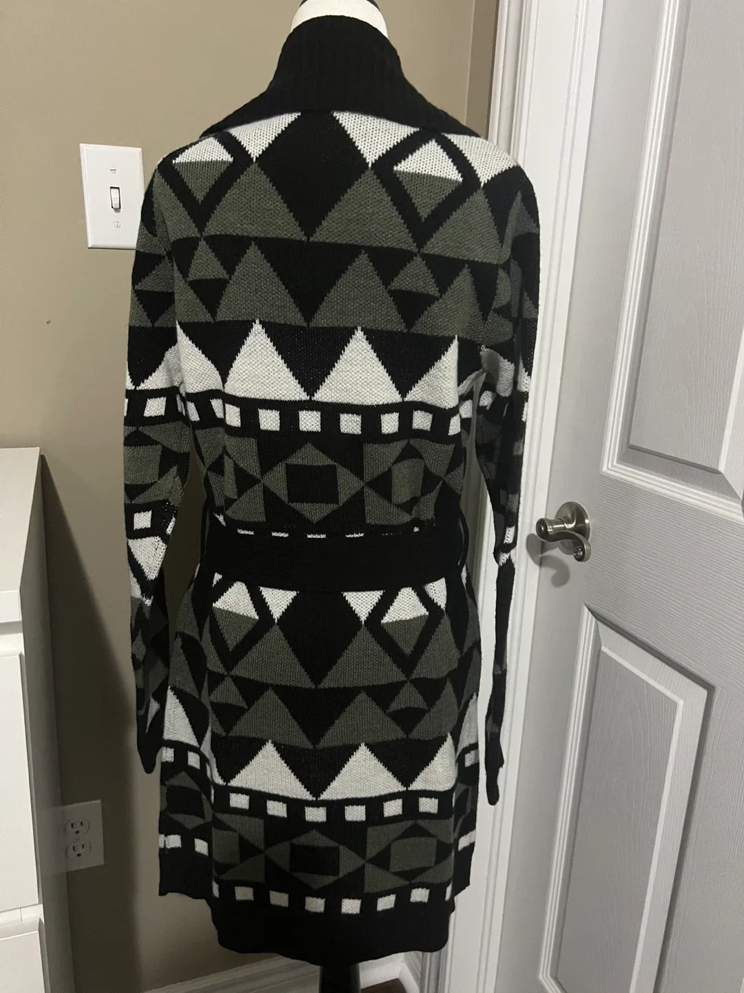 Geometric Pattern Cardigan - Black, White, Olive Green image indicator(2)
