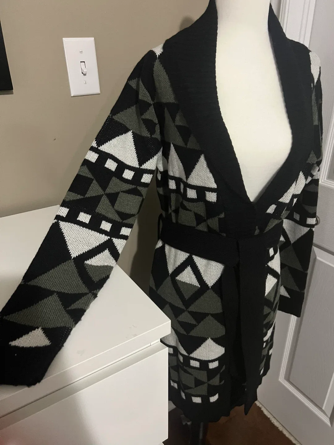 Geometric Pattern Cardigan - Black, White, Olive Green image indicator(4)