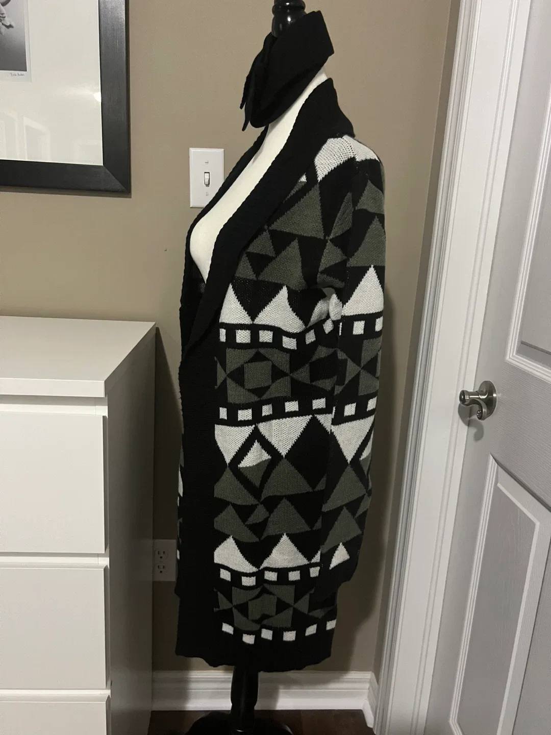 Geometric Pattern Cardigan - Black, White, Olive Green image indicator(6)
