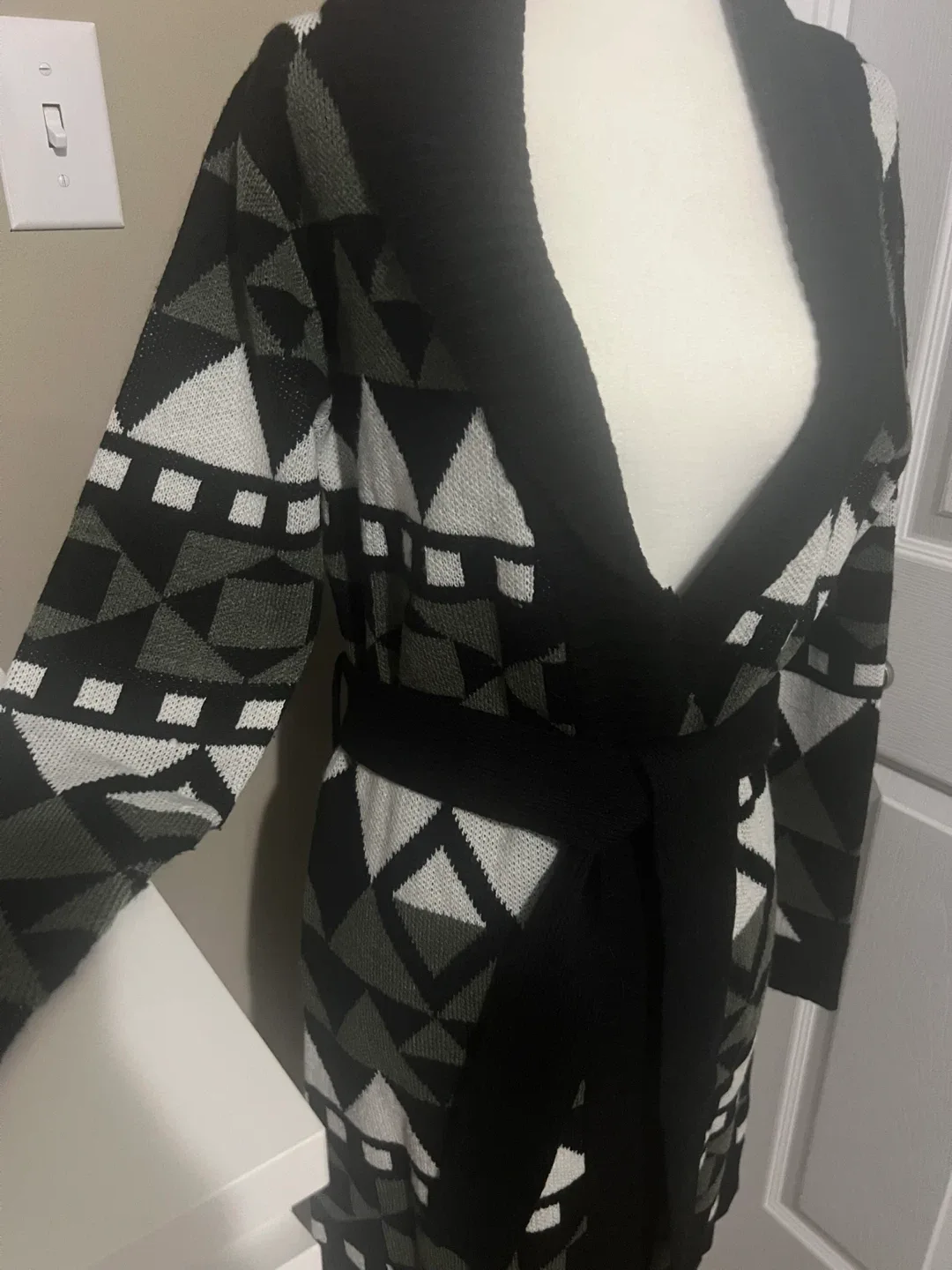Geometric Pattern Cardigan - Black, White, Olive Green image indicator(9)
