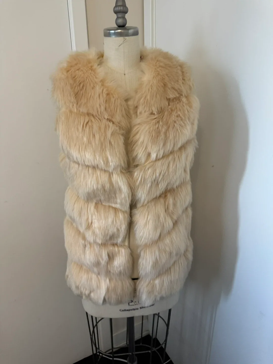 Ladies Size Small / Medium Holt Renfrew Faux Fur Vest Worn once thumbnail