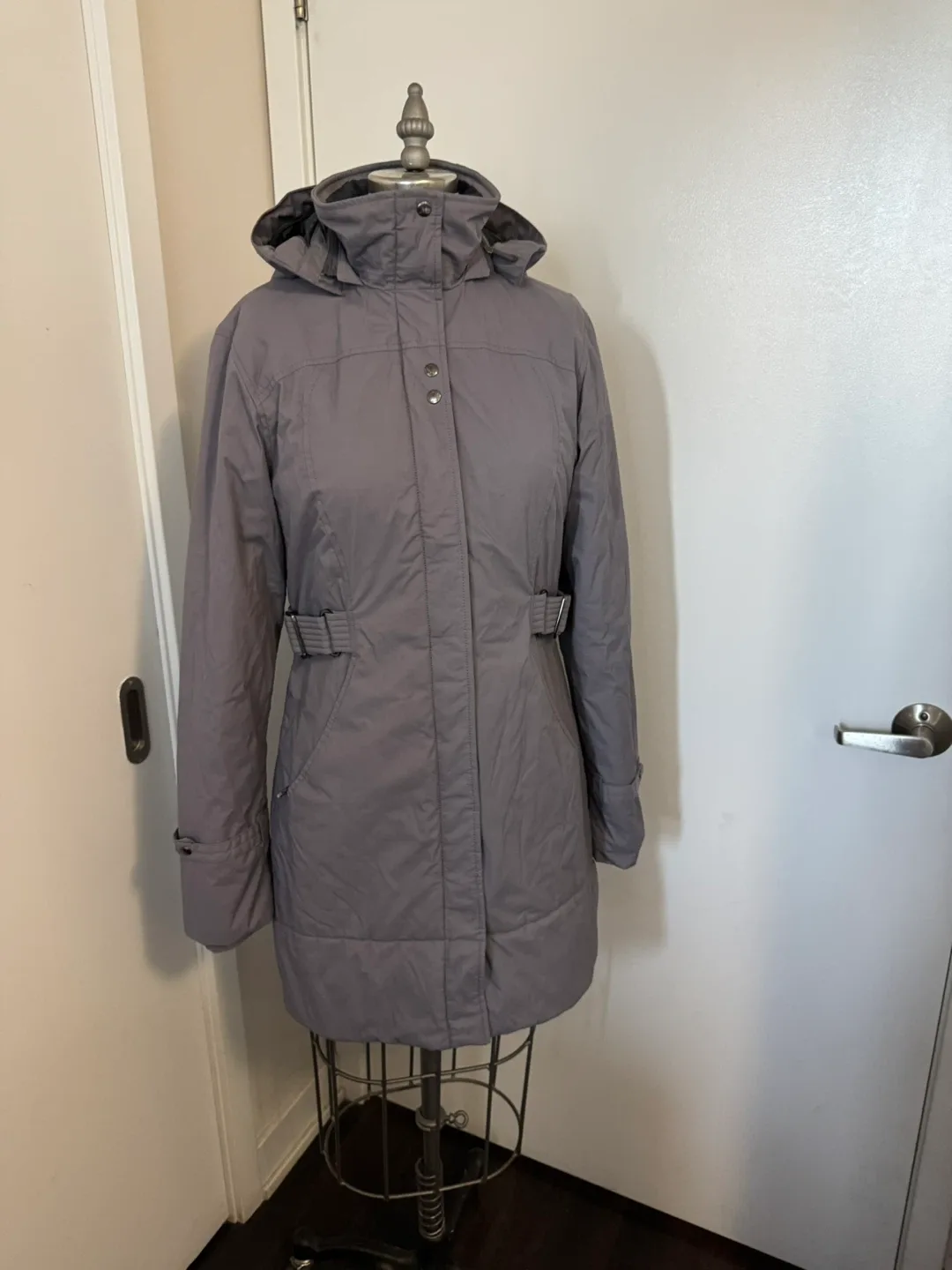 Lululemon Beautiful Size 6 Winter Coat very warm !! thumbnail