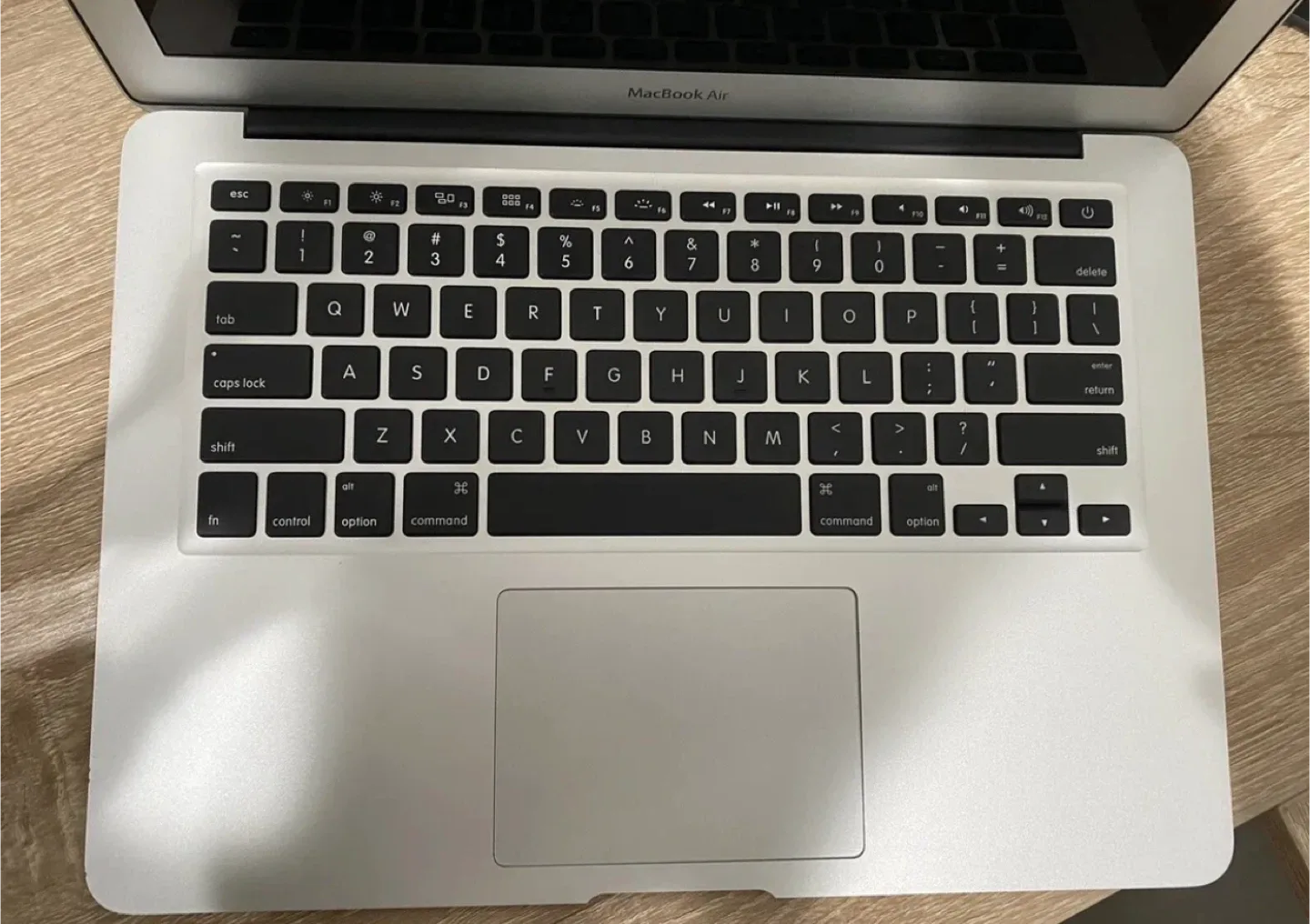 Apple Macbook Air 2018 image indicator(3)