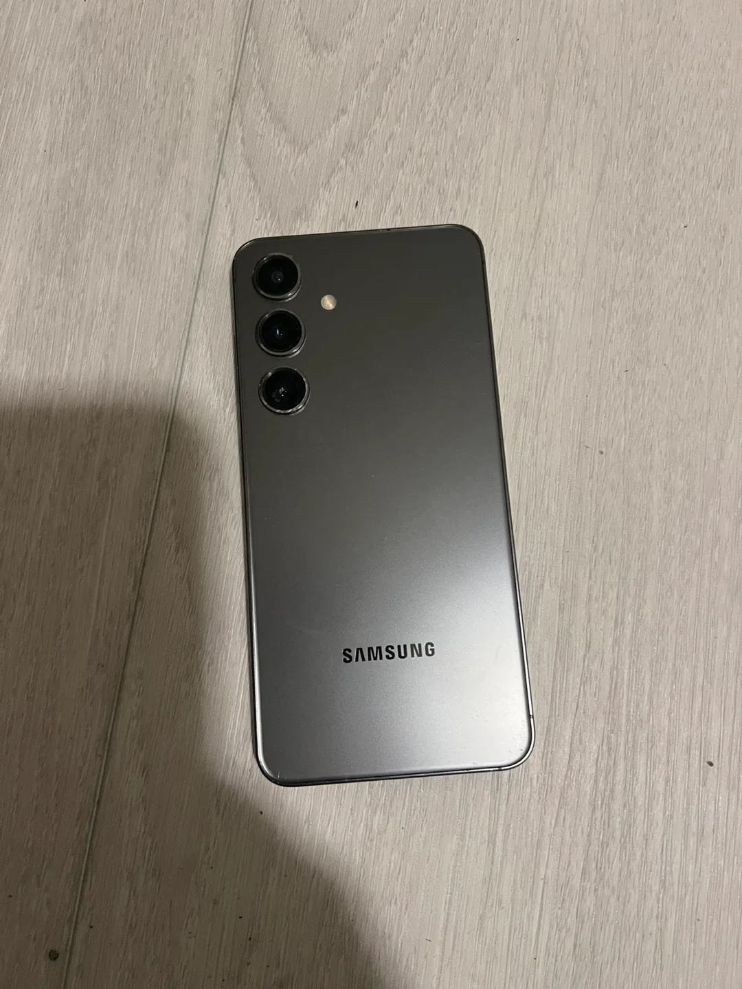 Samsung Galaxy S24, Grey image indicator(2)