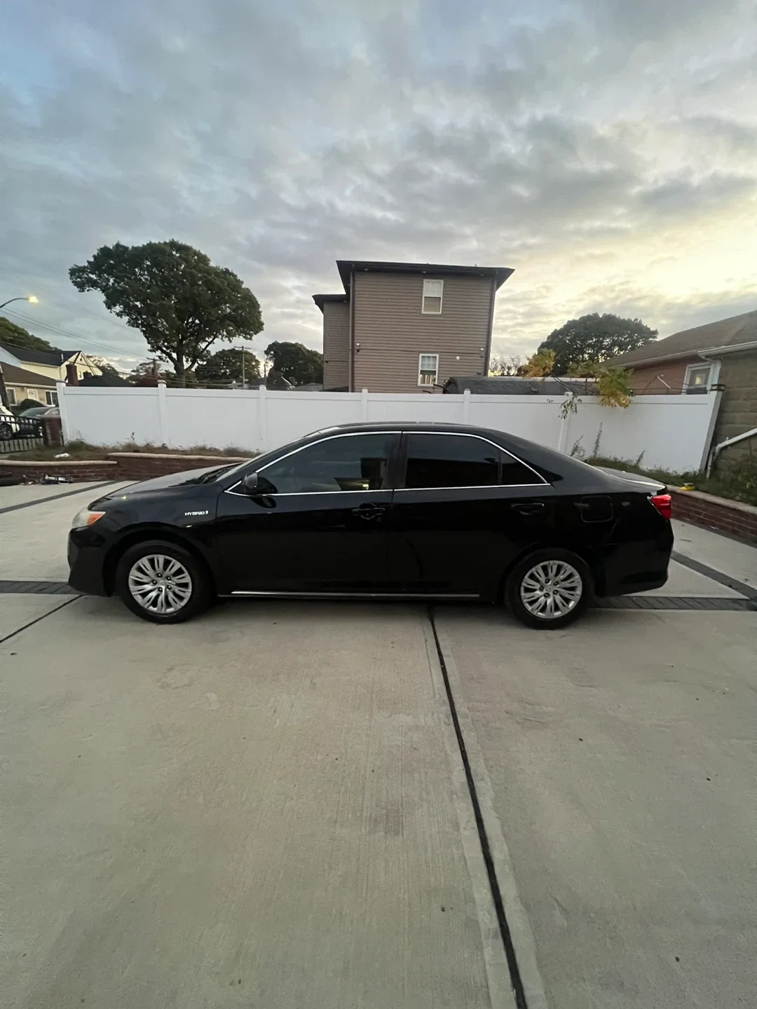 2013 Camry Hybrid LE image indicator(2)