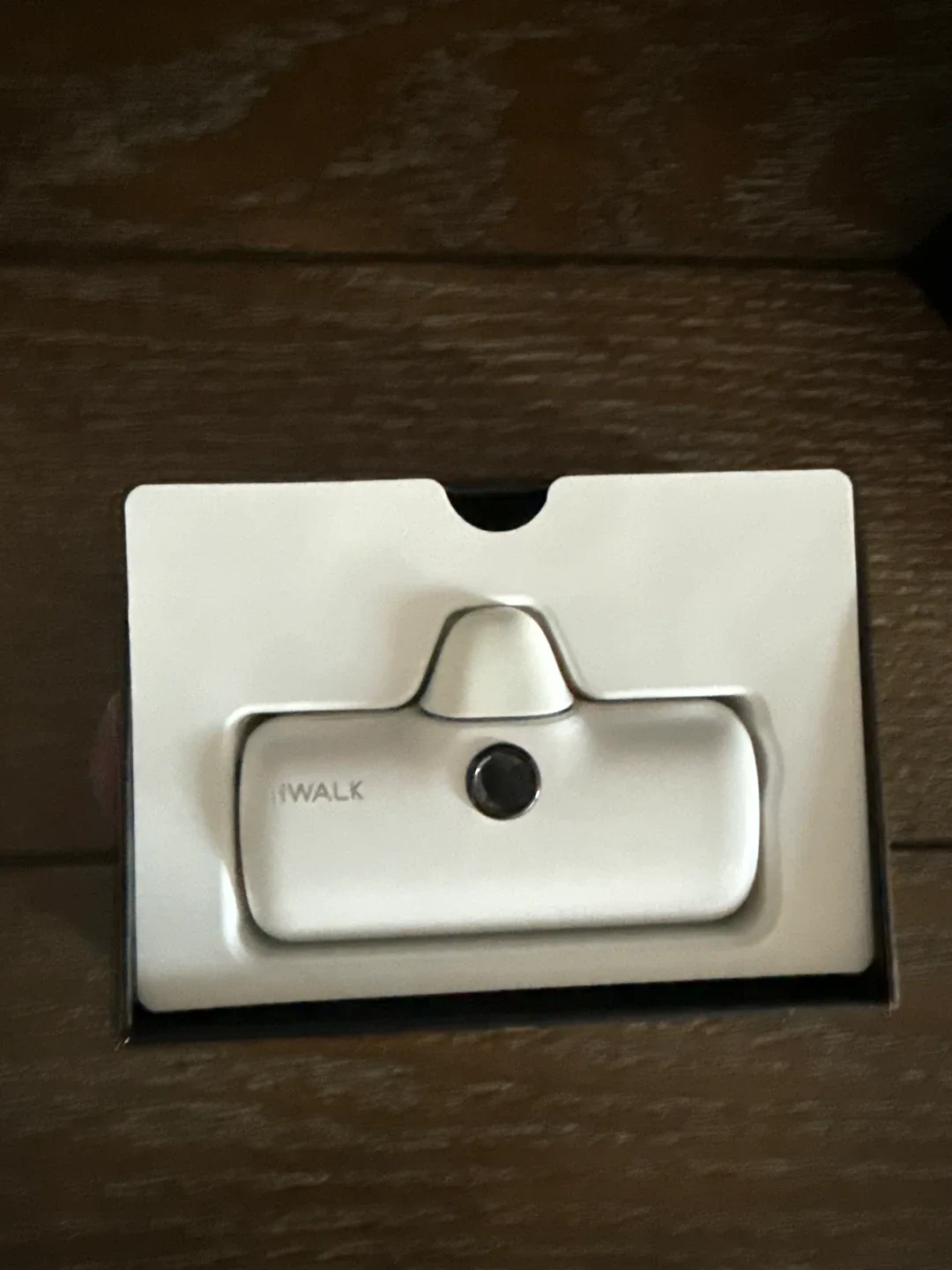 New iWalk Small Portable Charger for iPhone White image indicator(3)