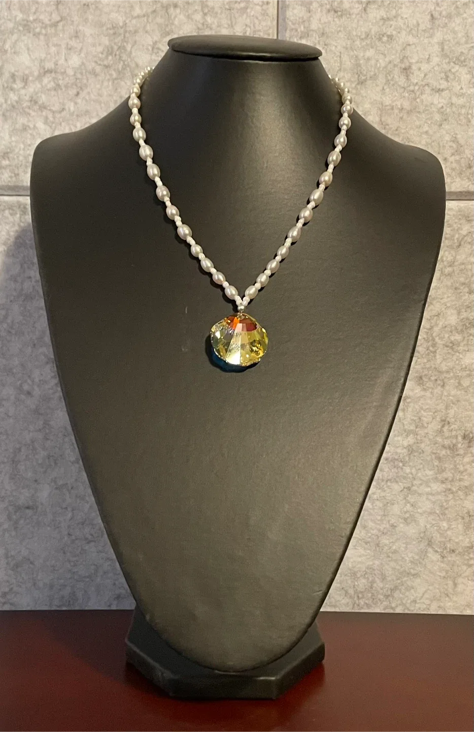 Swarovski crystal and fresh water pearl necklace image indicator(2)