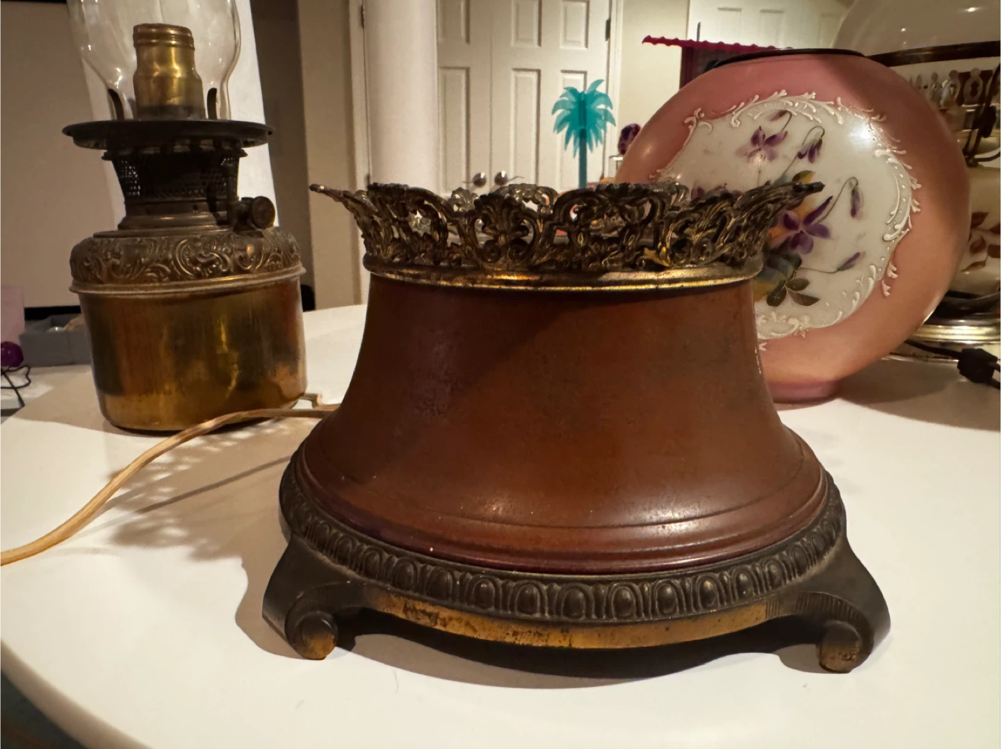 Antique Brown & Gold Hurricane Lamp - photo 4