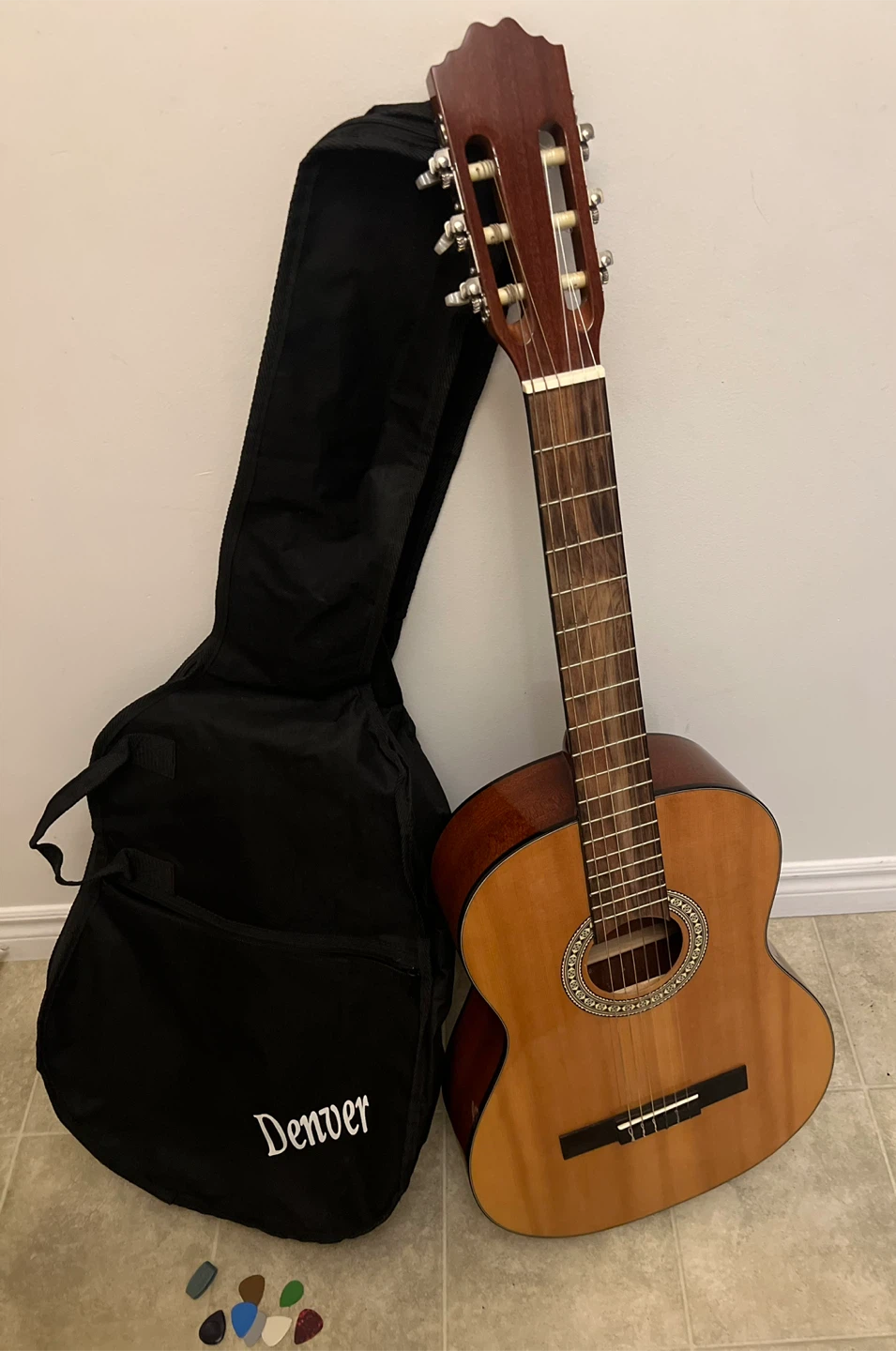 Denver Classical Guitar with Case & Picks - photo 4