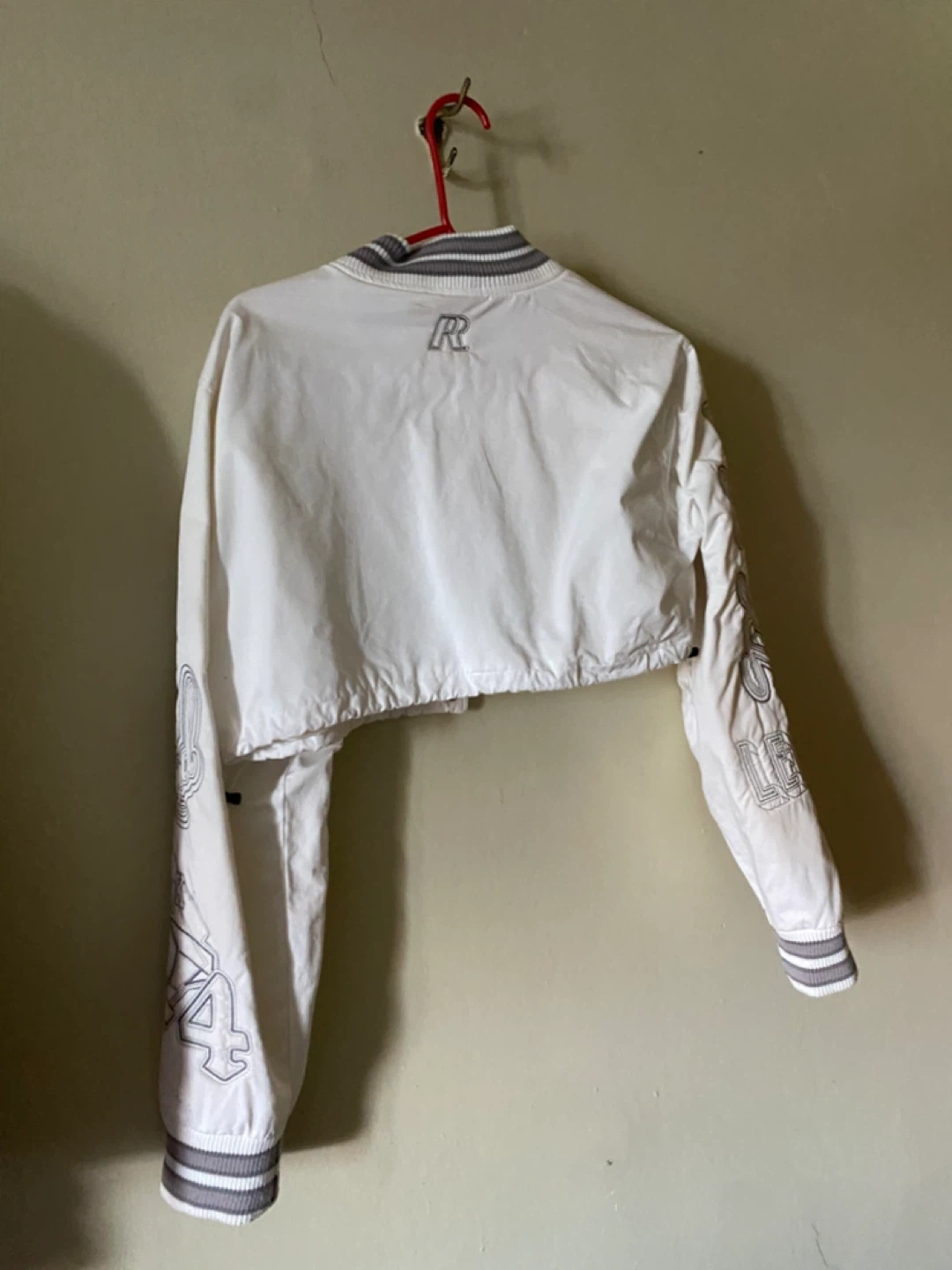 Off White Cropped red hustle bomber Jacket - photo 5