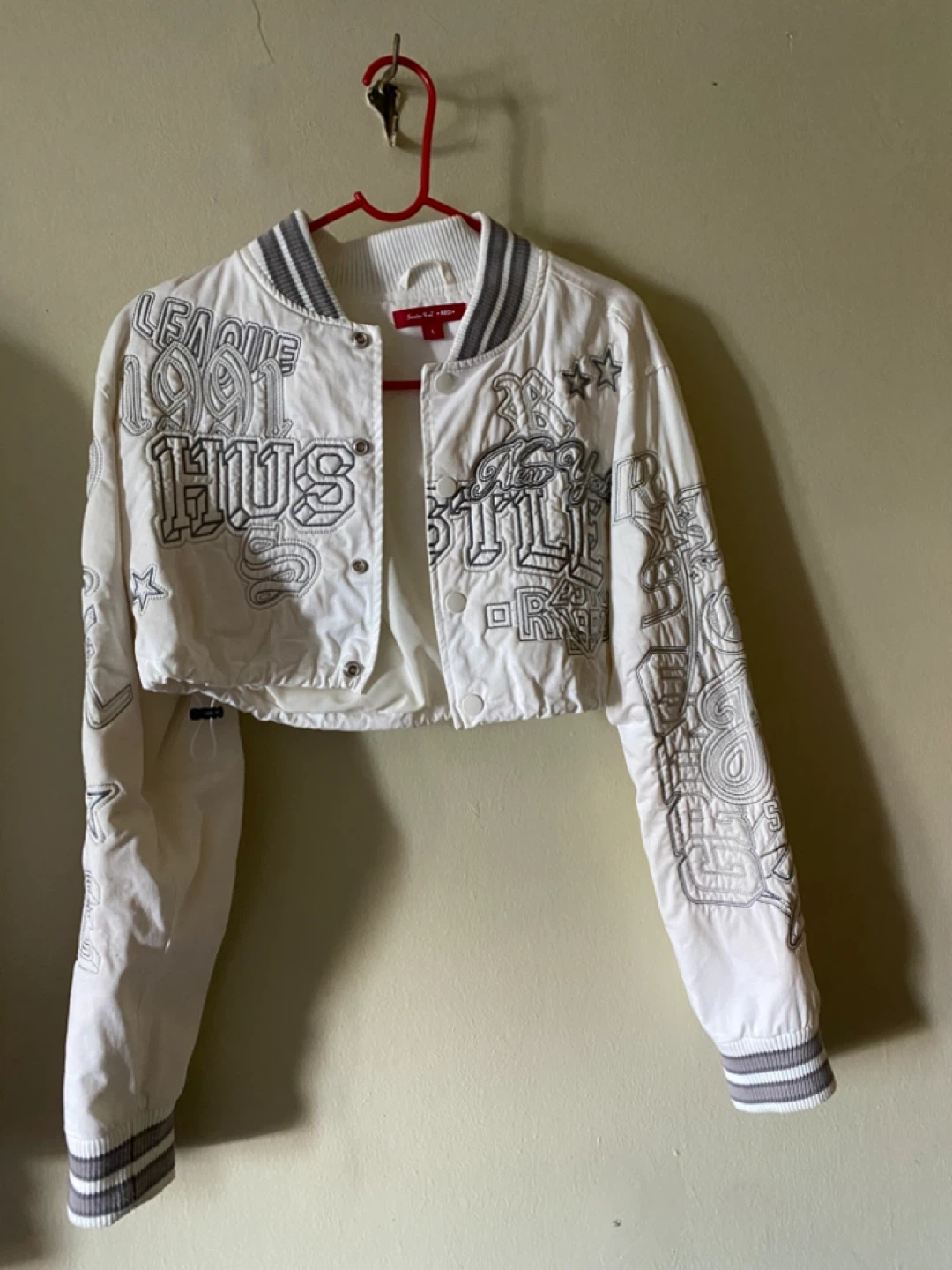 Off White Cropped red hustle bomber Jacket - photo 4