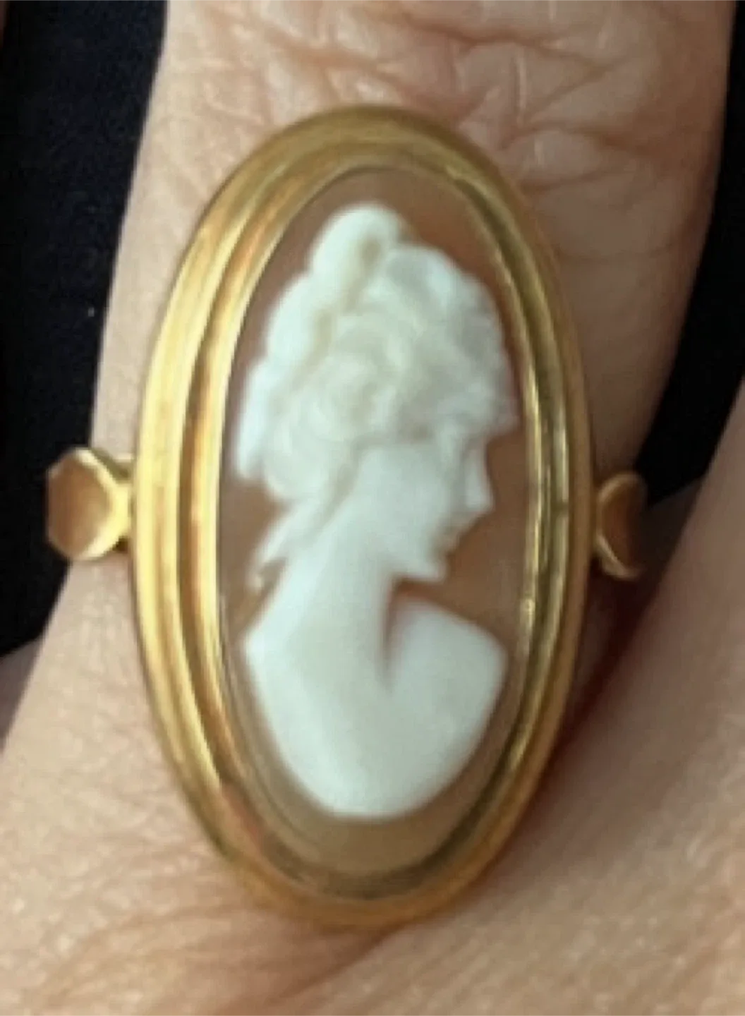 Vintage Cameo Gold Ring