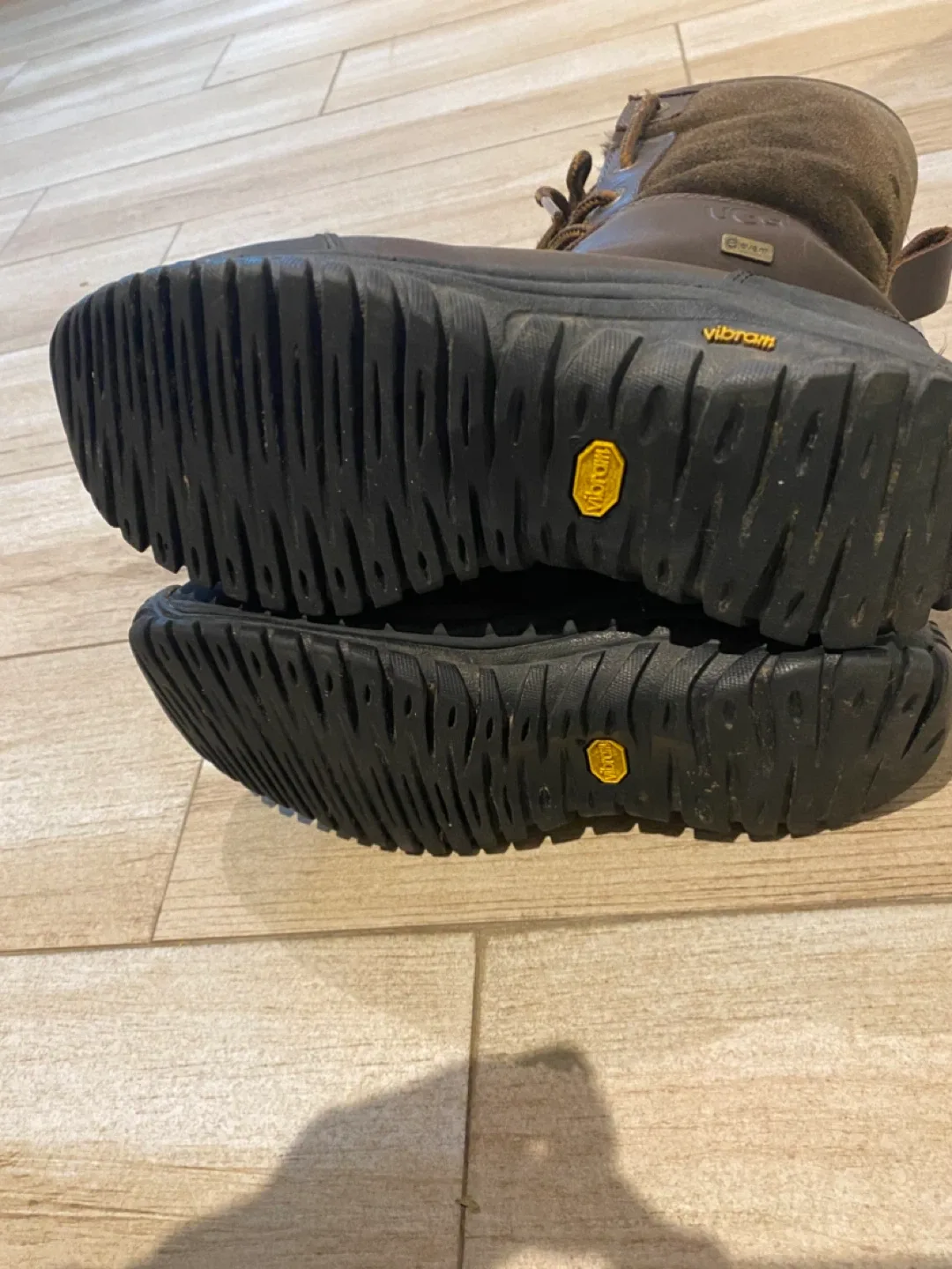 UGG adirondack Winter Boots - Size 7 image indicator(2)