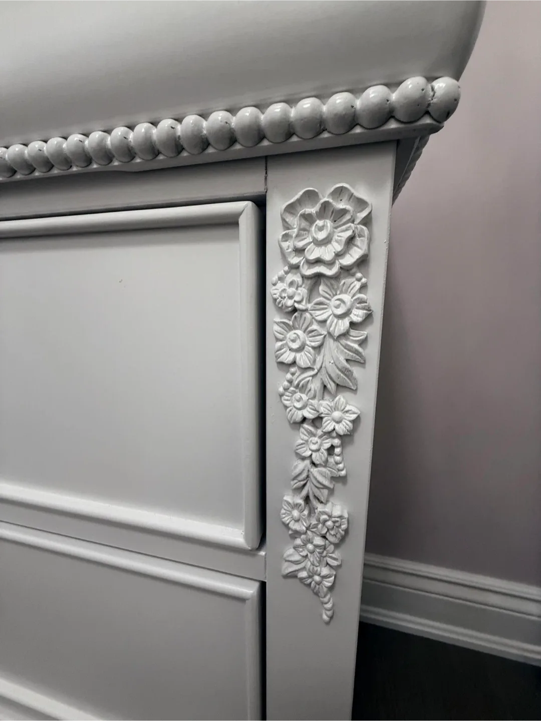 White glam dresser with mirror image indicator(4)