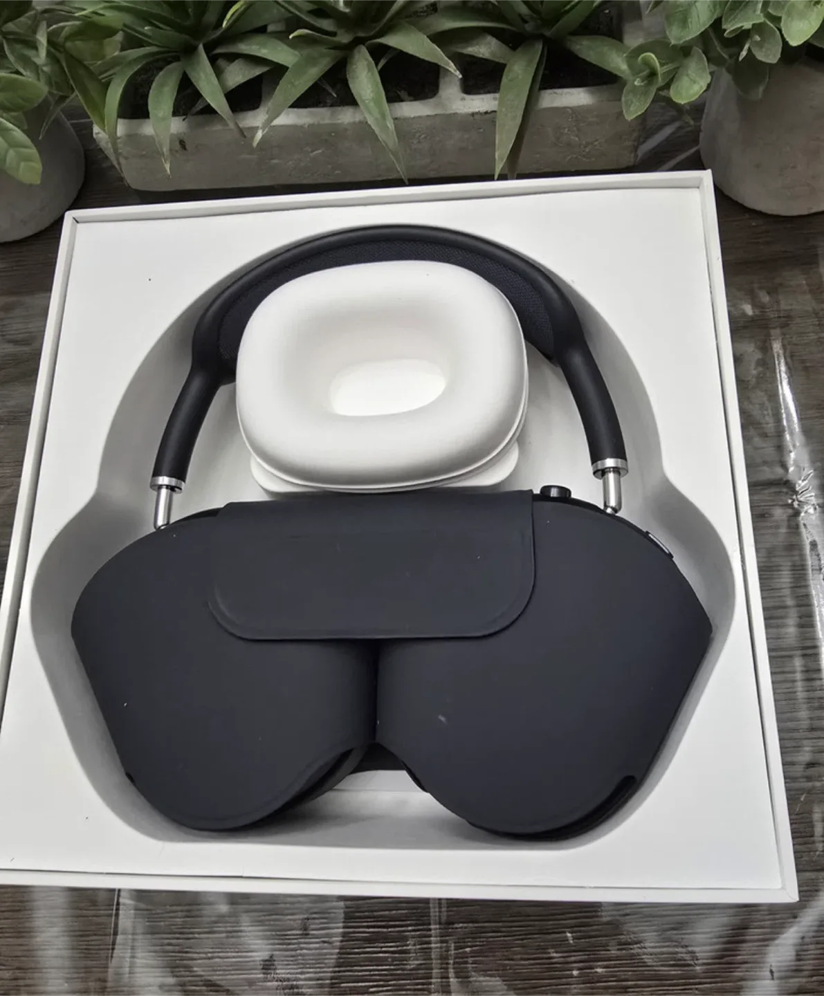 Apple Airpods Max - Black - With Box image indicator(2)