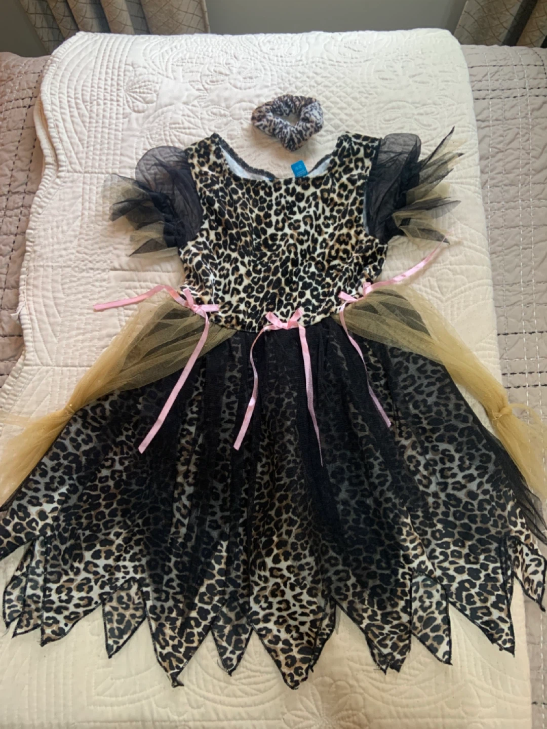 Girl’s Halloween Costume ! Witchy tiger 3T-4T !