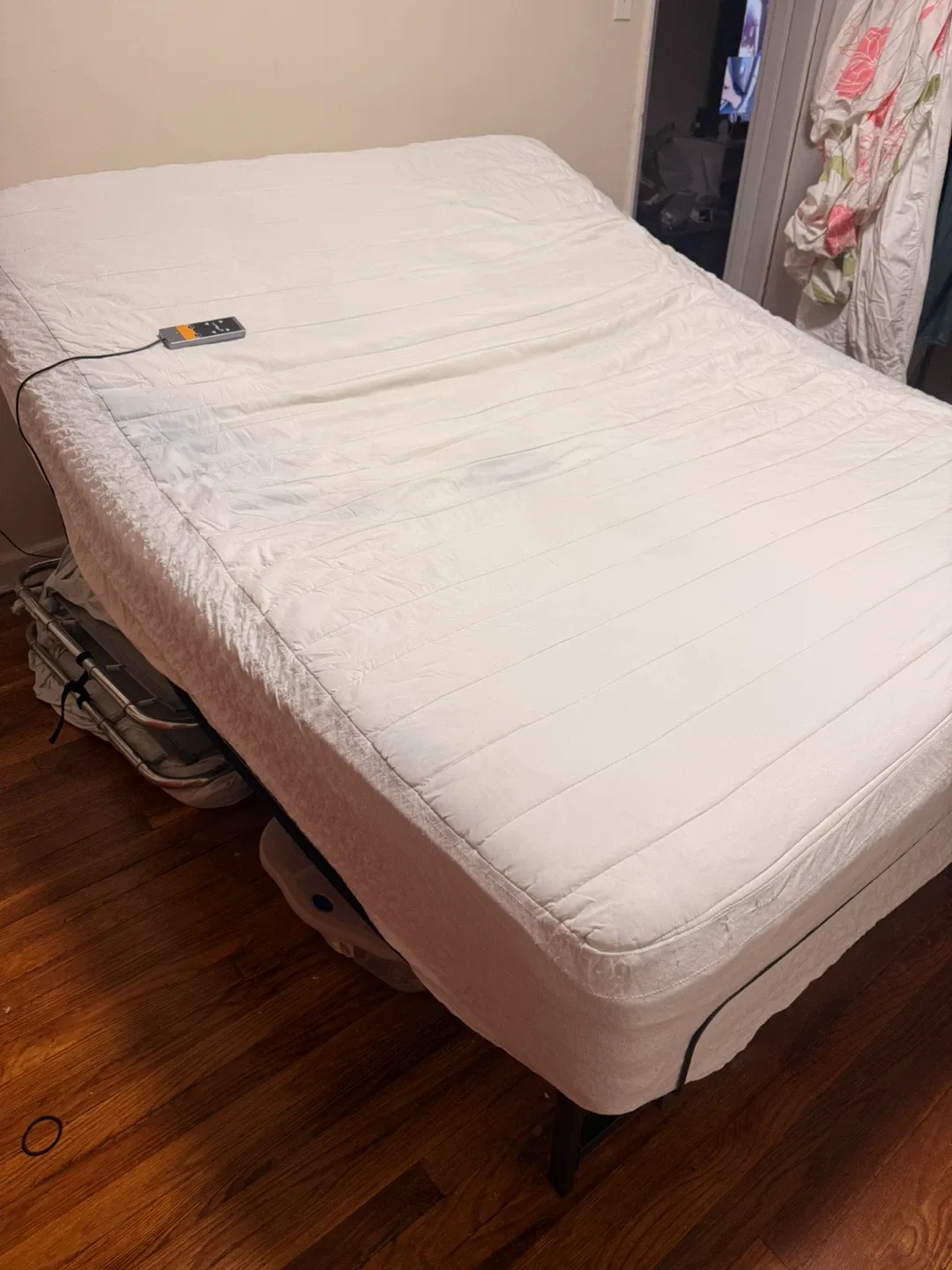 Queen Size Adjustable Bed Frame - Carbon Steel WITH MATTRESS image indicator(10)