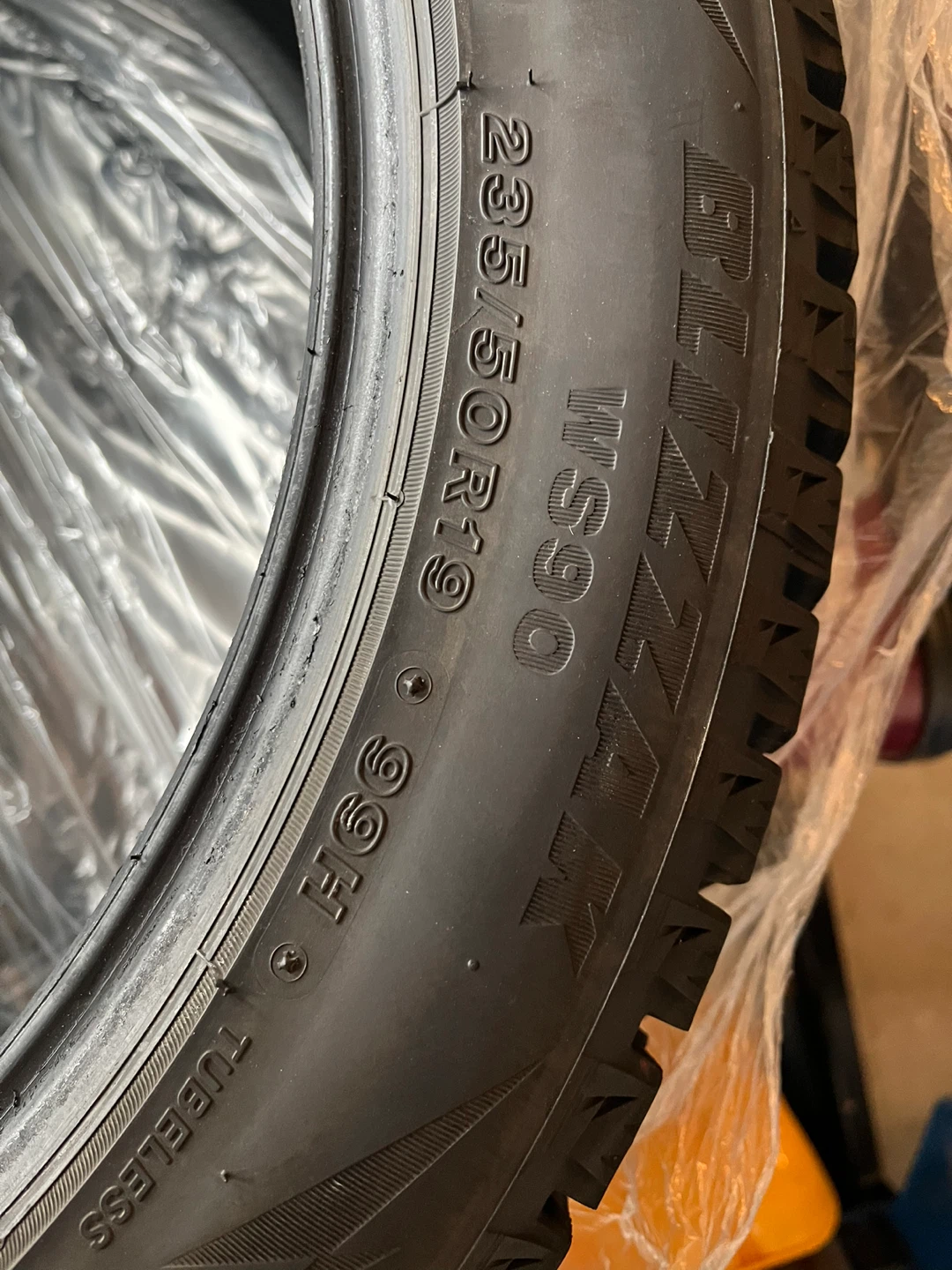 Bridgestone Blizzak WS90 235/50R19 Winter Tires - photo 3