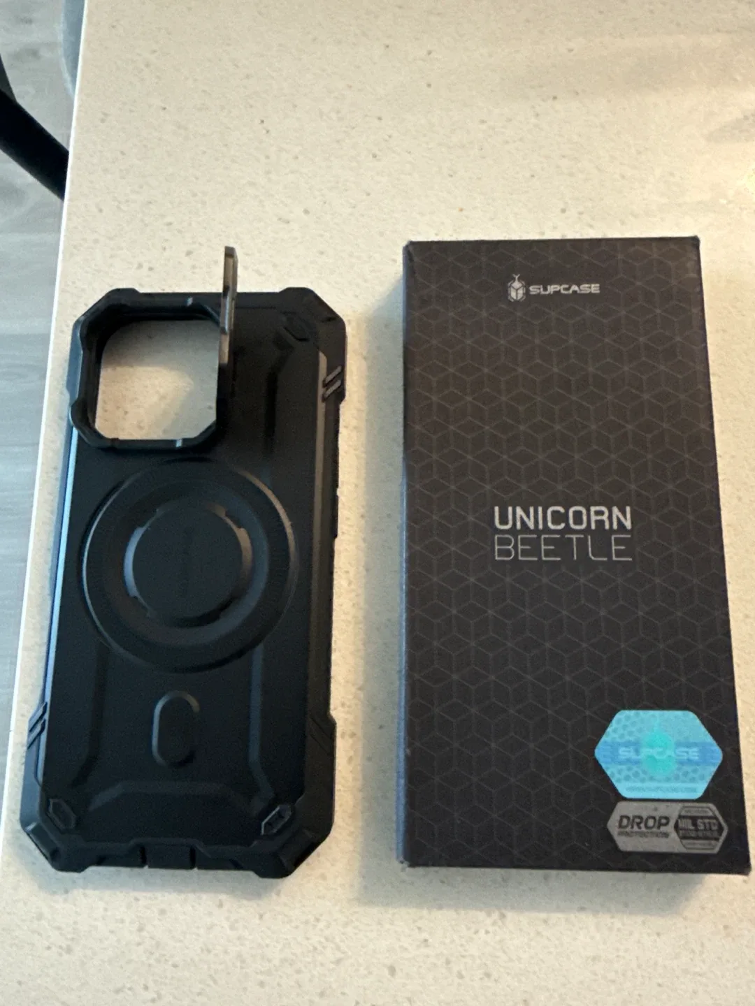 SUPCASE Unicorn Beetle iPhone 16 pro case image indicator(3)