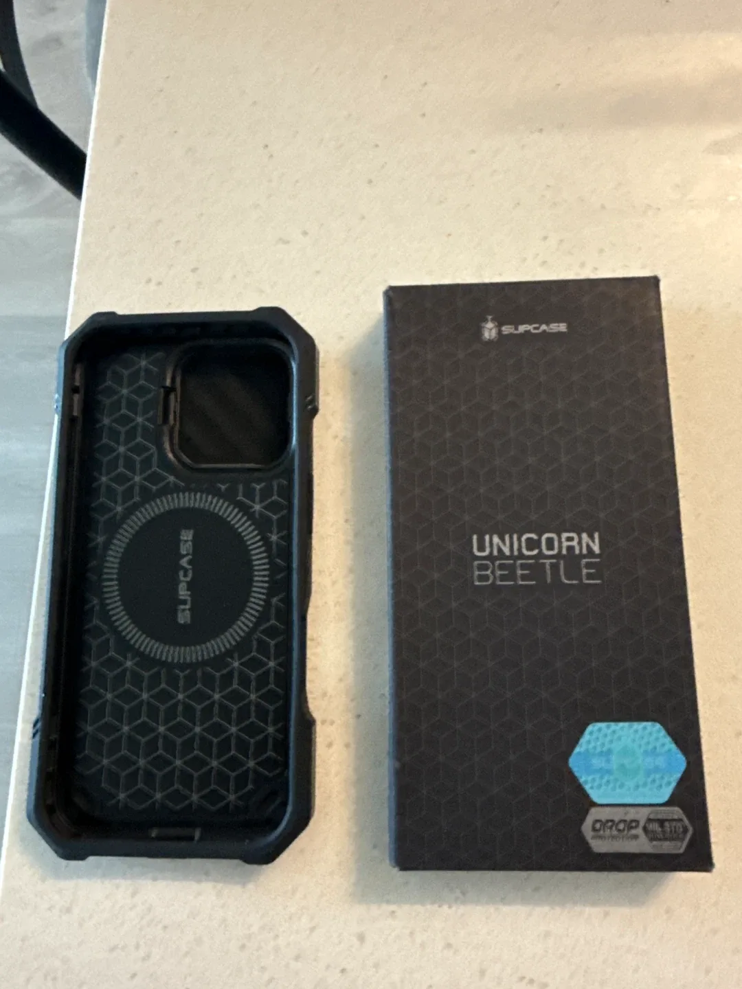 SUPCASE Unicorn Beetle iPhone 16 pro case image indicator(2)