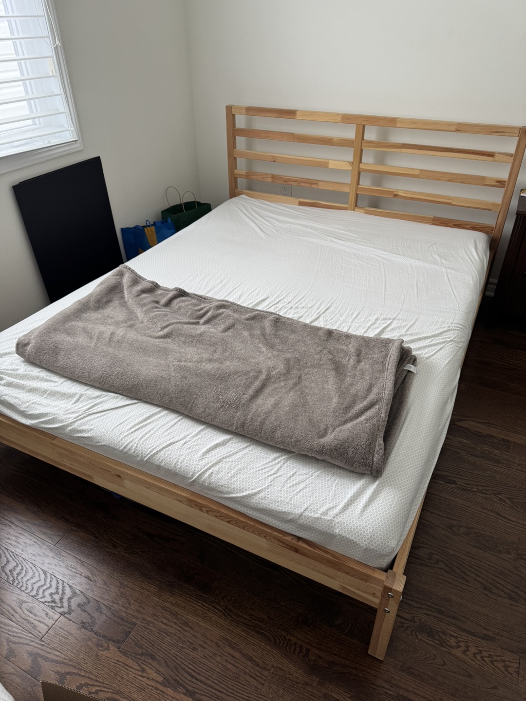 Ikea Bed Frame + Mattress - Queen - photo 3