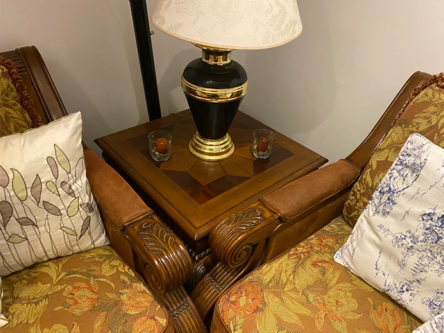 Ornate Wood Coffee Table and End Tables Set image indicator(4)