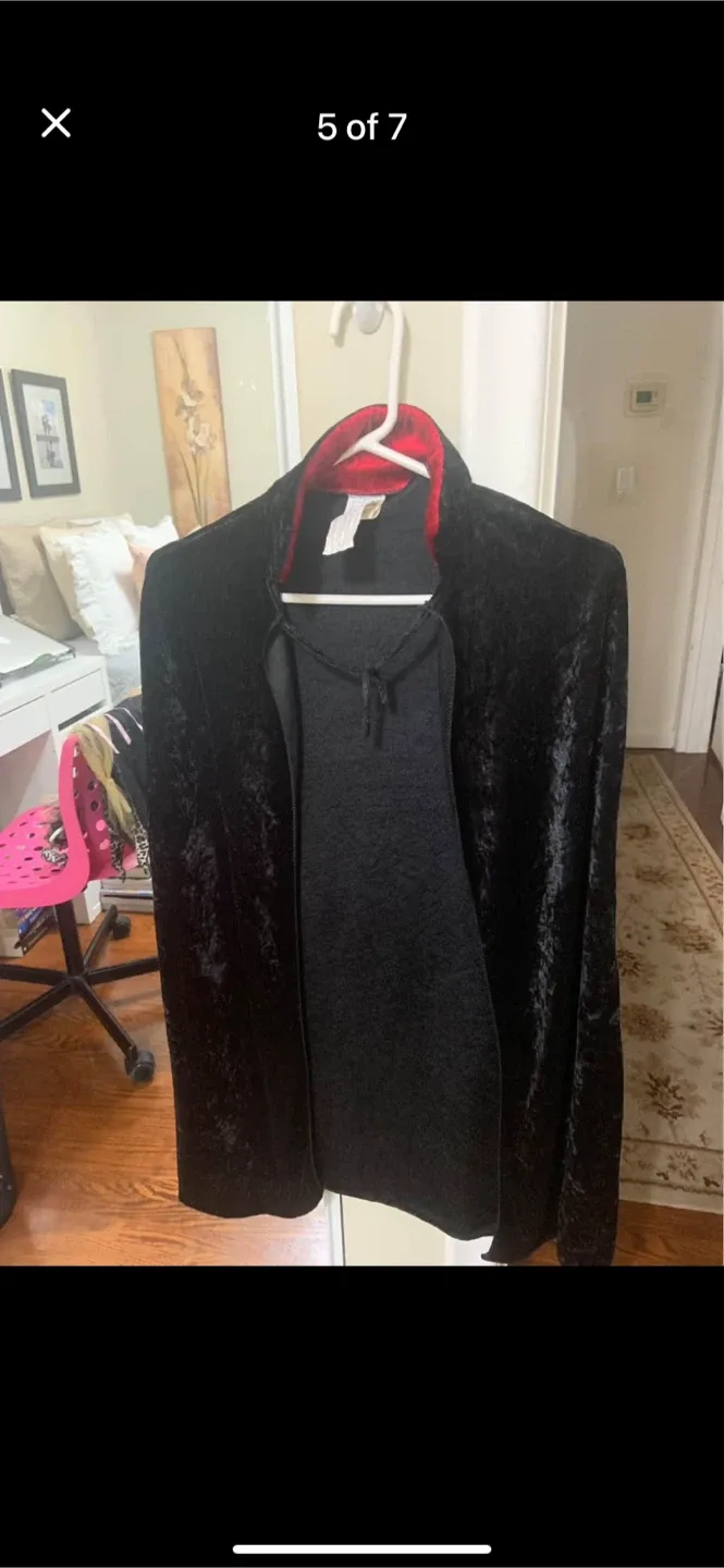 Kids Costume  Black Velvet Cape image indicator(3)