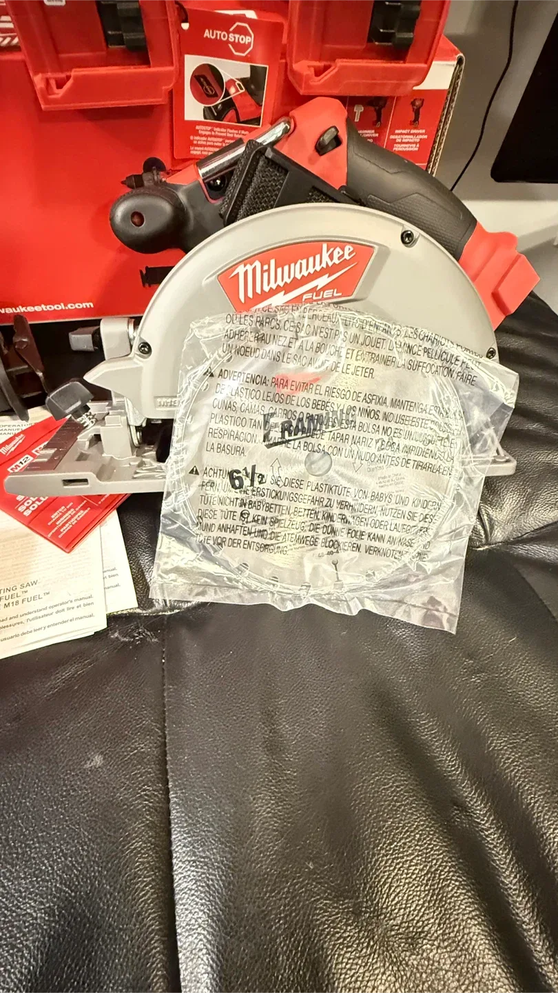 Milwaukee M18 FUEL Cordless Combo Tool Kit image indicator(4)