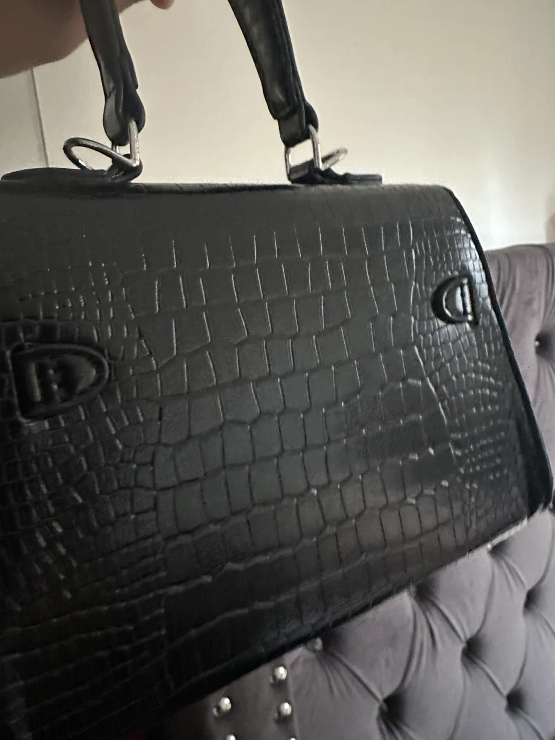 Black Crocodile-style Handbag image indicator(3)