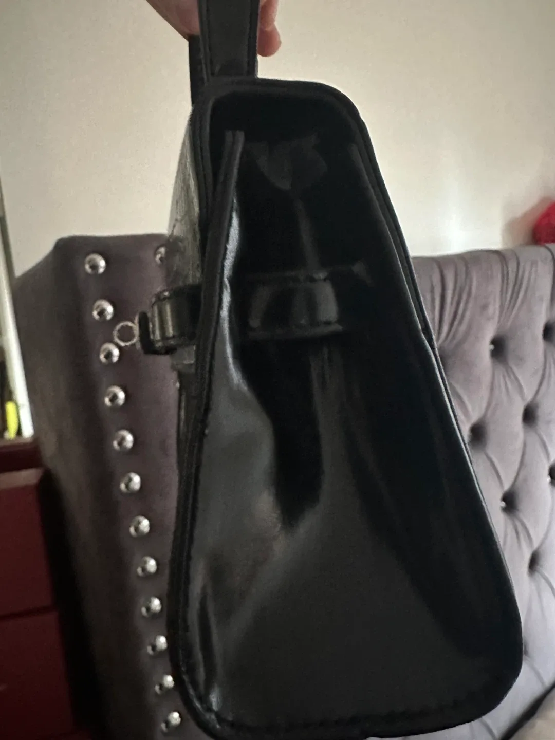 Black Crocodile-style Handbag image indicator(2)