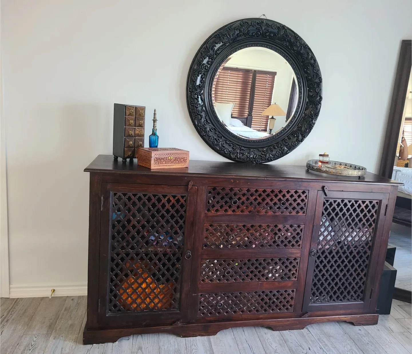 Black Ornate Round Mirror image indicator(2)