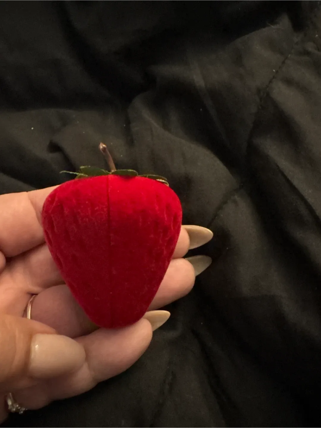 New Red Strawberry Ring Box image indicator(2)