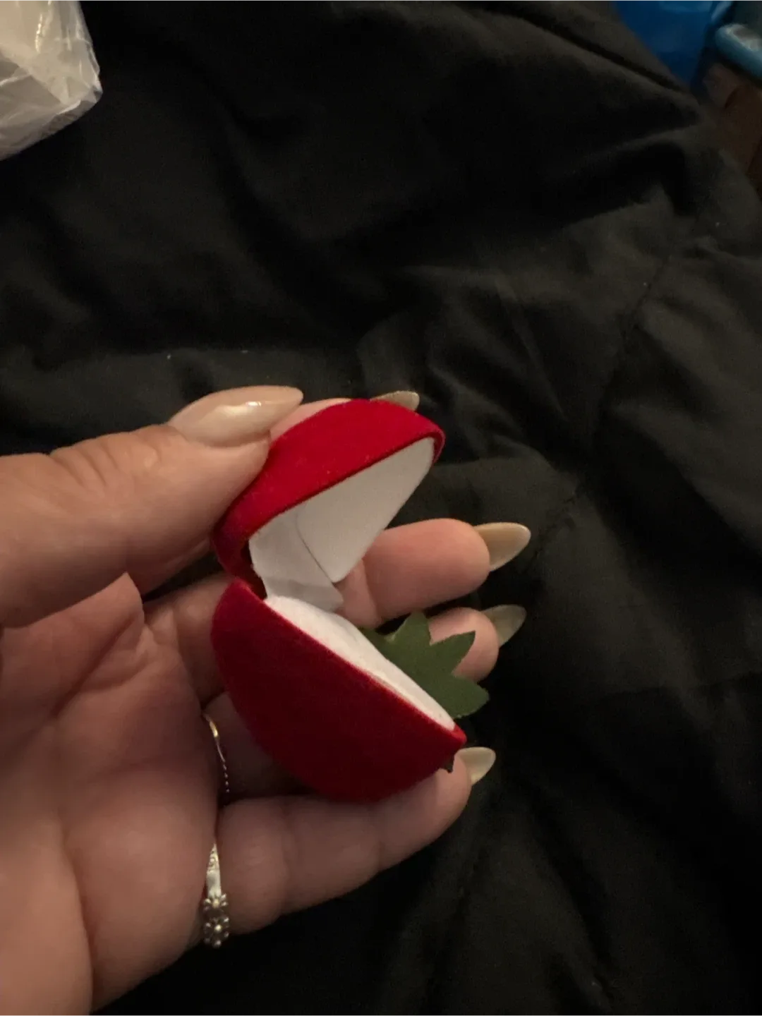 New Red Strawberry Ring Box image indicator(5)