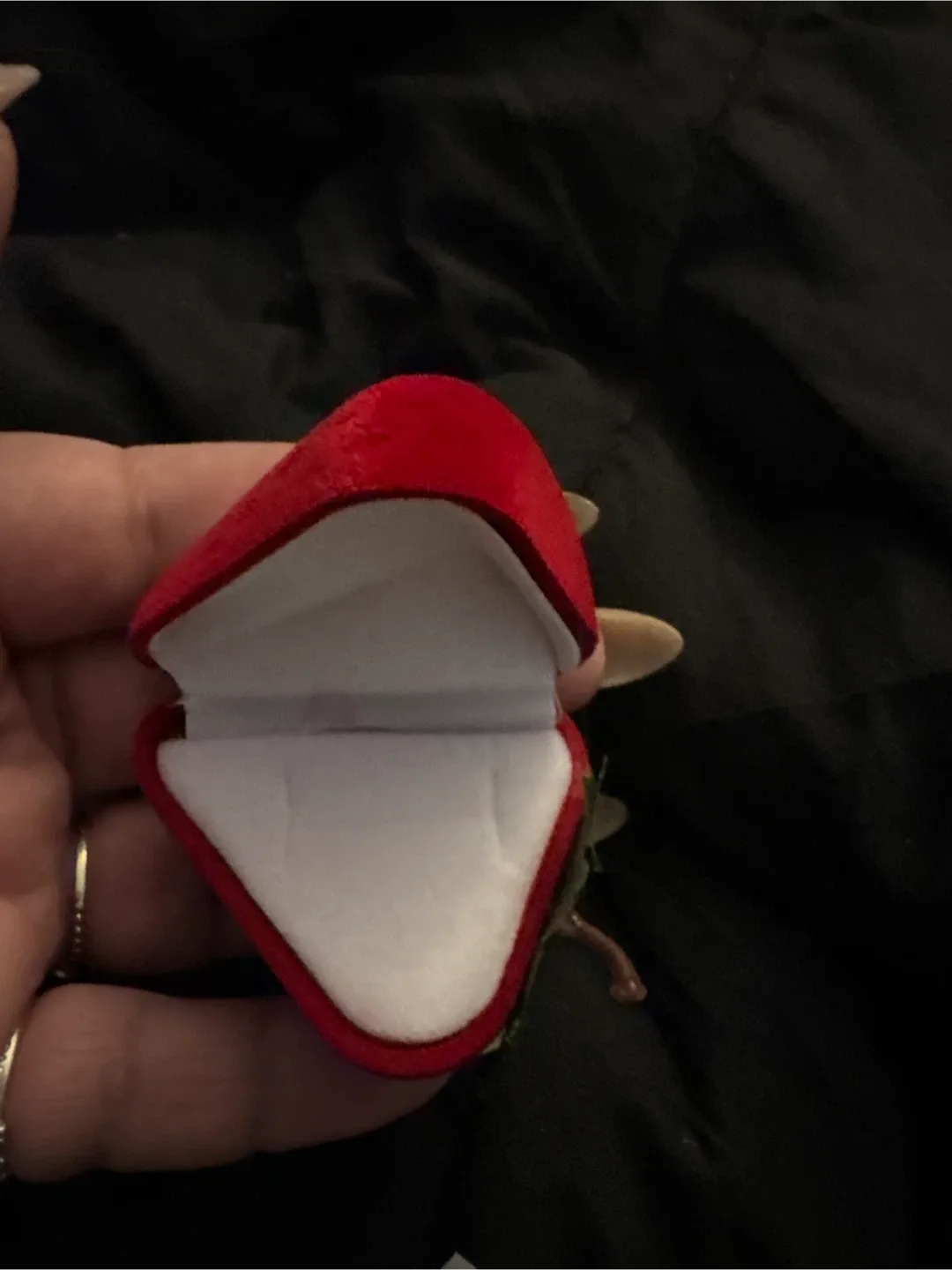 New Red Strawberry Ring Box image indicator(3)