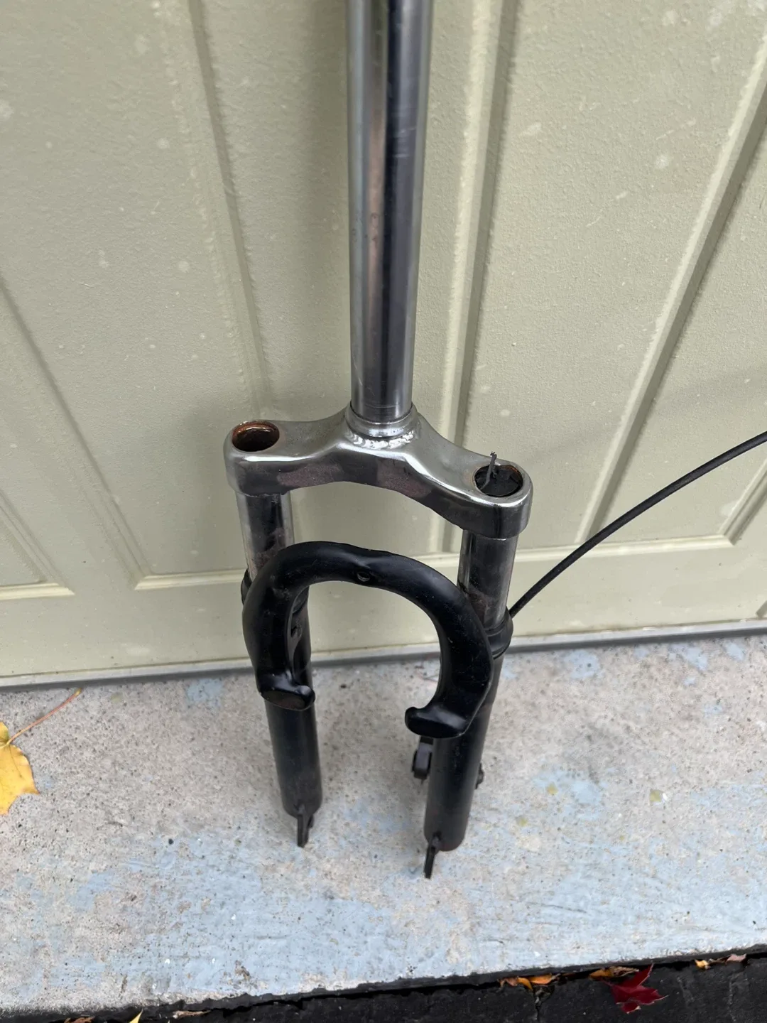 Used Bicycle Fork with front brake and cable assembly image indicator(2)