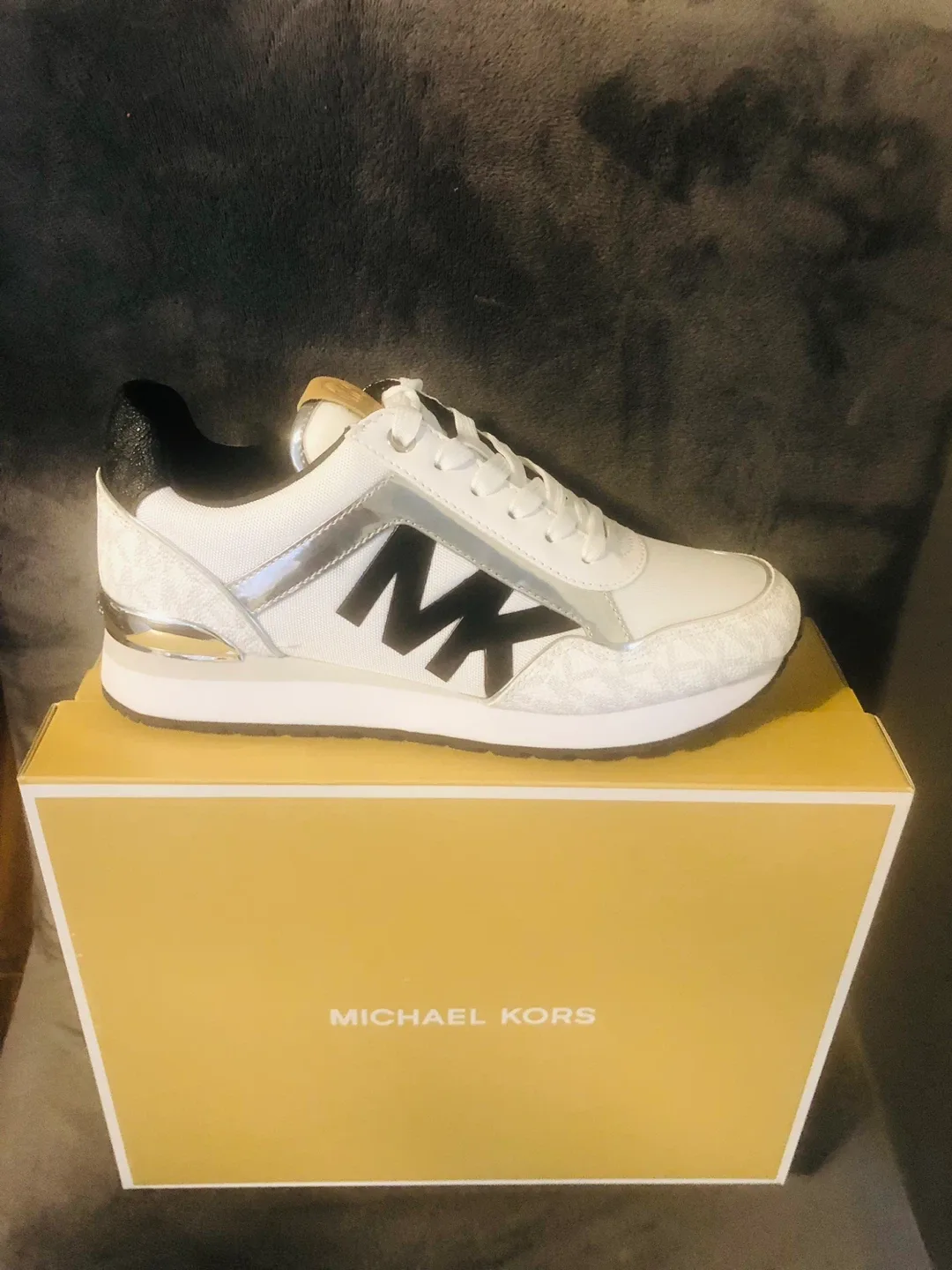 Michael Kors Flats & Red Crossbody Bag image indicator(3)