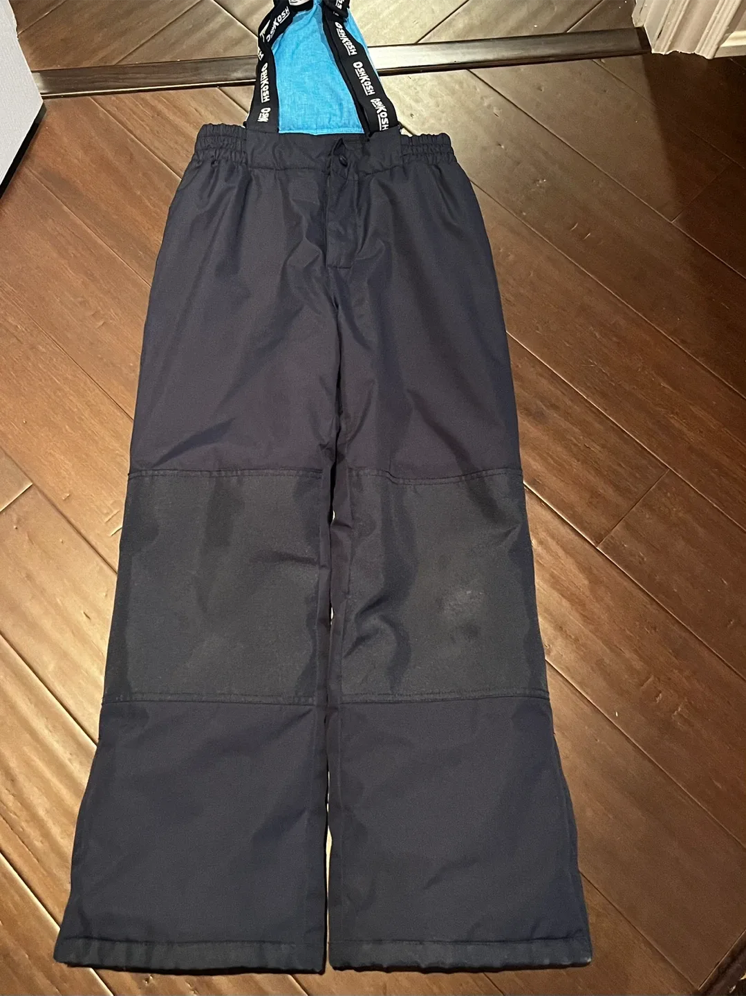 OshKosh B'Gosh Snow Pants & Jacket - Size M image indicator(3)