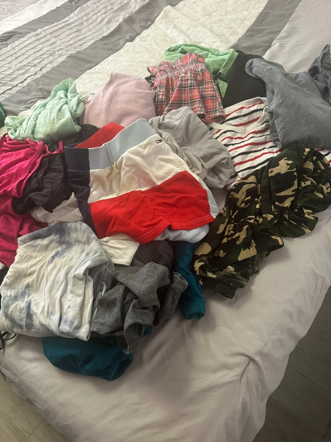 Bundle of women's clothes l,M,S