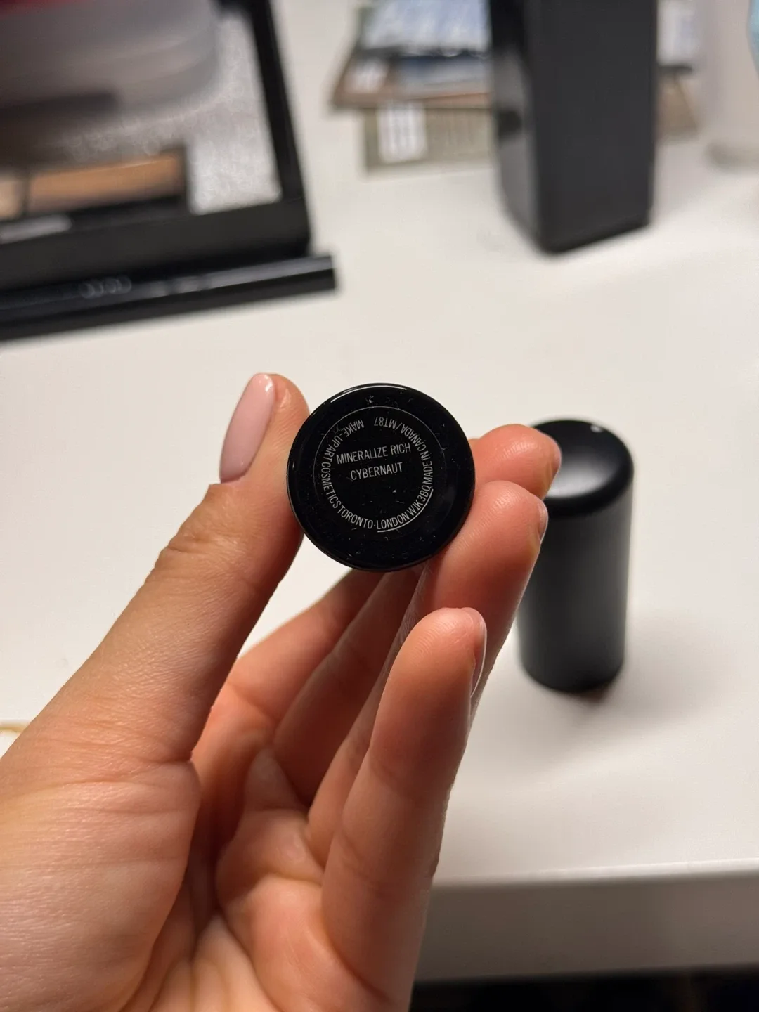 MAC Lipstick image indicator(2)