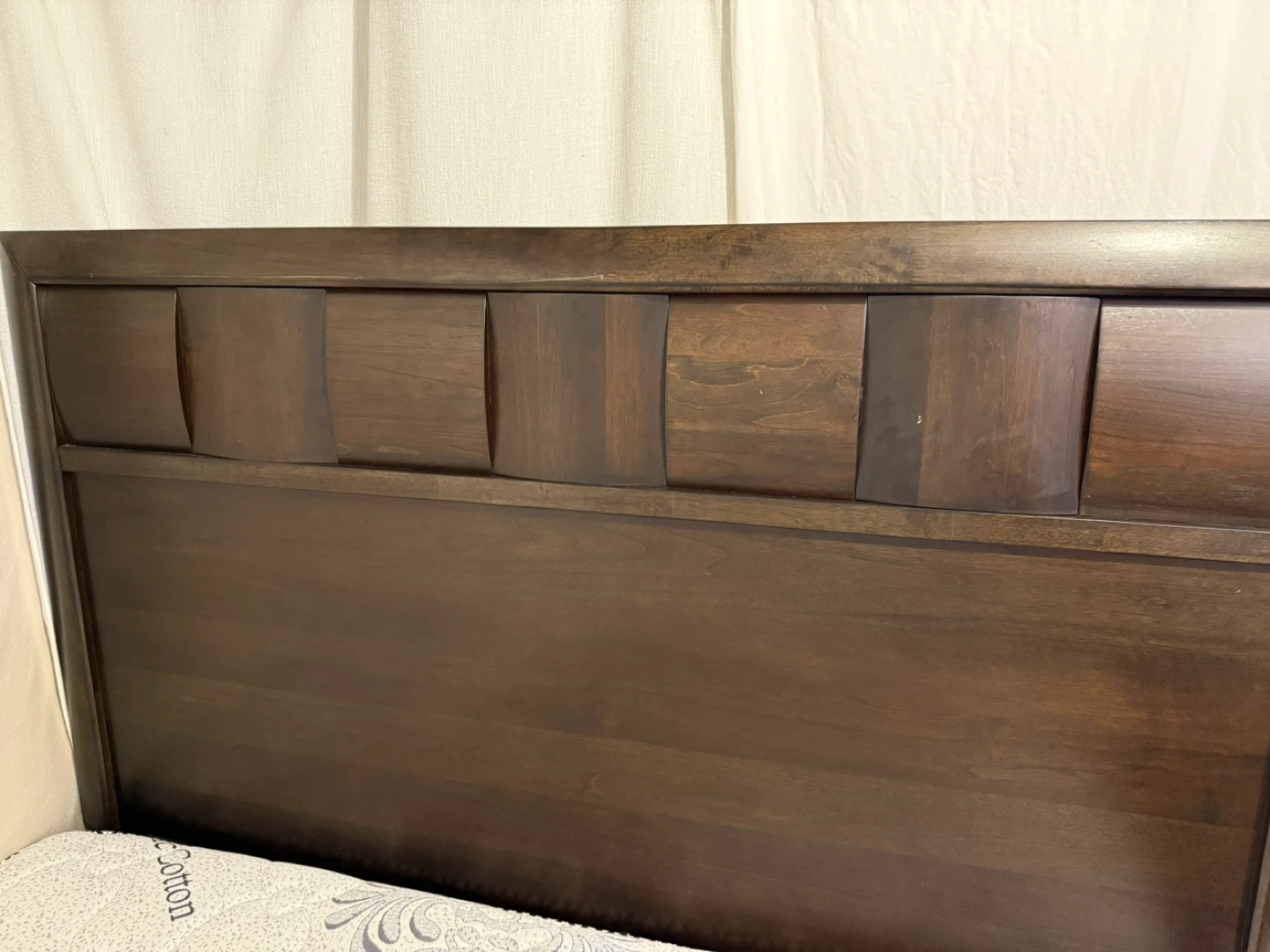 Bedroom set with dresser/ mirror and night table for sale - photo 3