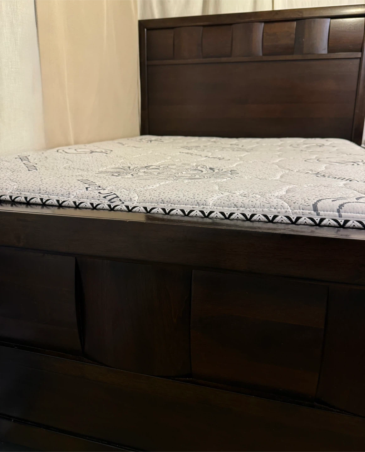 Bedroom set with dresser/ mirror and night table for sale - photo 4