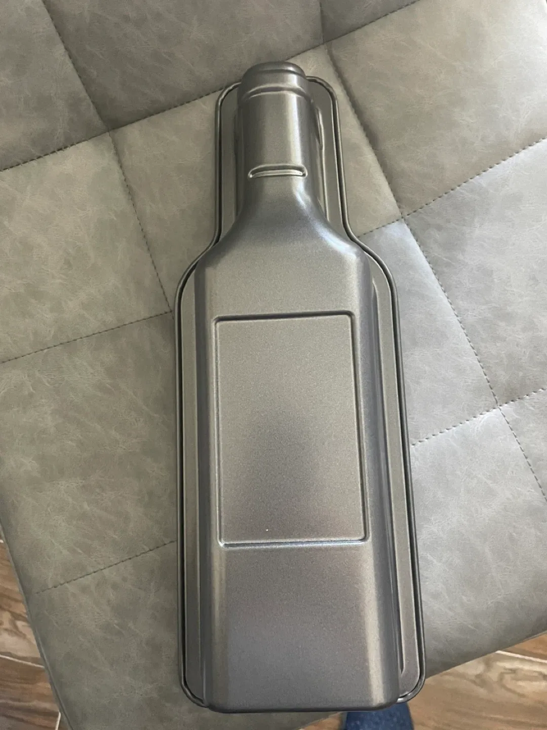 Wilton Wine Bottle Cake Pan image indicator(3)